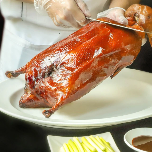 YOUBON 台北維多麗亞酒店雙囍中餐廳烤鴨二吃午或晚餐券(假日不加價)