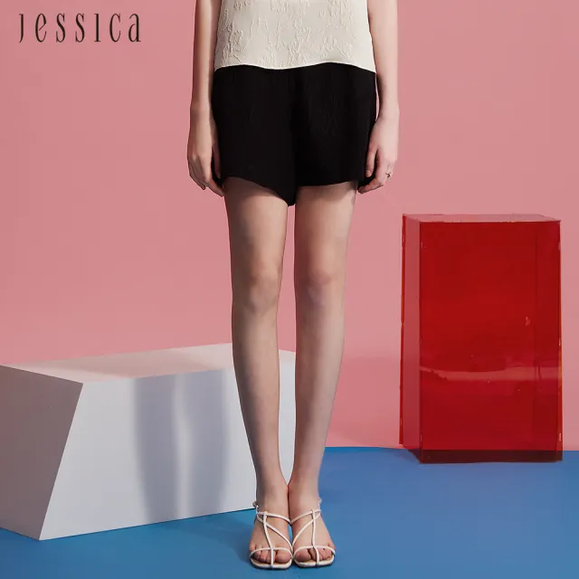 【JESSICA】百搭蠶絲立體花卉紋理短褲J43201(黑)