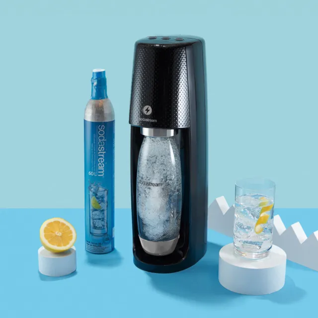 【Sodastream-超值組合】電動式氣泡水機Spirit One Touch 黑(加碼送1隻鋼瓶 含原箱共2隻+1L水瓶x1)