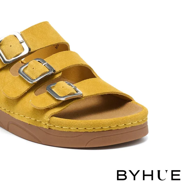 【BYHUE】日常百搭方釦多寬帶牛麂皮軟芯厚底拖鞋(黃)