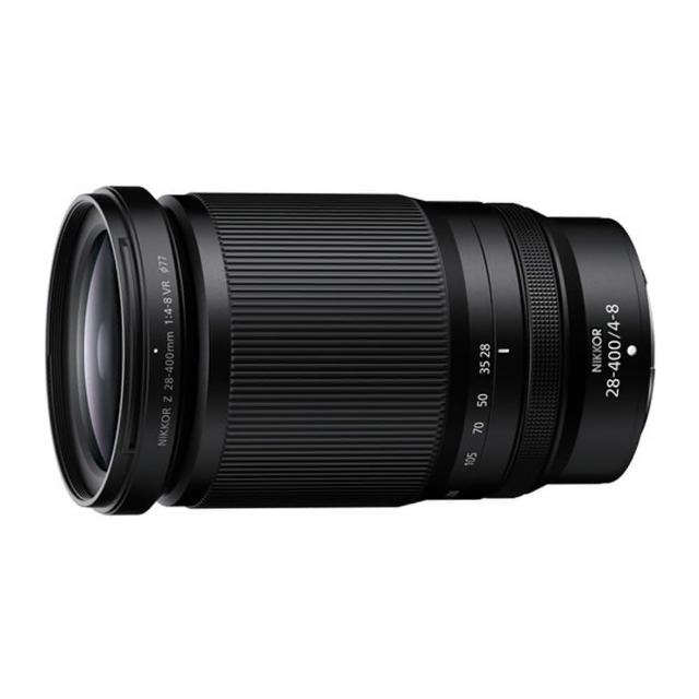 Nikon Z 28-400mm f/4-8 VR 鏡頭是一款超廣角到超望遠變焦鏡頭,涵蓋廣角變焦與望遠變焦功能,內建VR光學防震系統,適用於Nikon Z-Mount無反相機。作為公司貨正品,提供高畫質成像與多功能拍攝,完美適合風景、人像及野生動物攝影,輕巧設計提升攜帶便利性。 Nikon尼康 Z 28-400mm F/4-8 VR