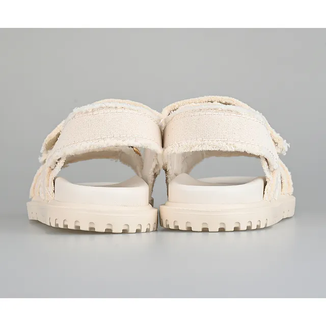 【Dior 迪奧】DIOR DIROACT金字LOGO毛邊設計帆布拼接羊皮涼鞋(米白)