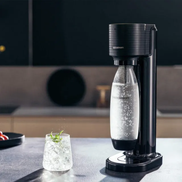 【Sodastream-檸檬大叔限定組】GAIA 快扣機型氣泡水機(加碼送1隻鋼瓶+檸檬大叔禮盒組)