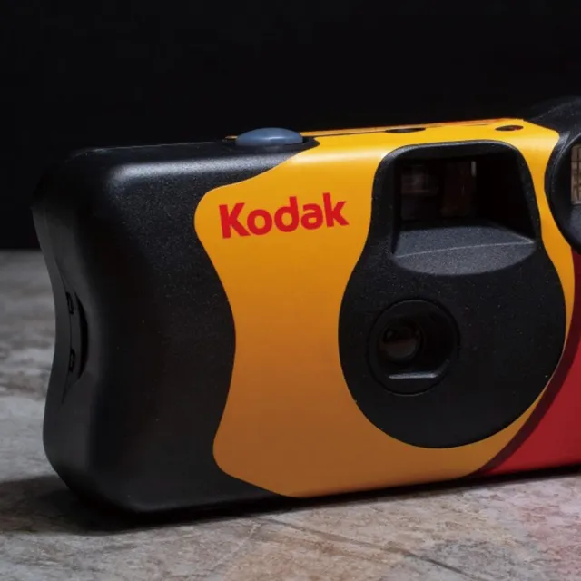 【Kodak 柯達】柯達台灣公司貨Funsaver 一次性即可拍(ISO800/可拍27張/內建閃燈/高感光度)