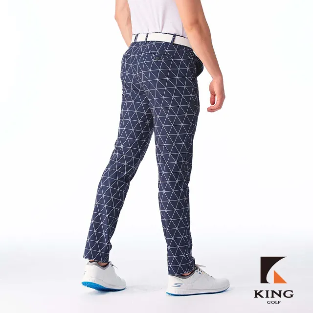 【KING GOLF】實體同步款-男款素色滿版菱格紋線條印花修身彈性休閒長褲/高爾夫球長褲(丈青)