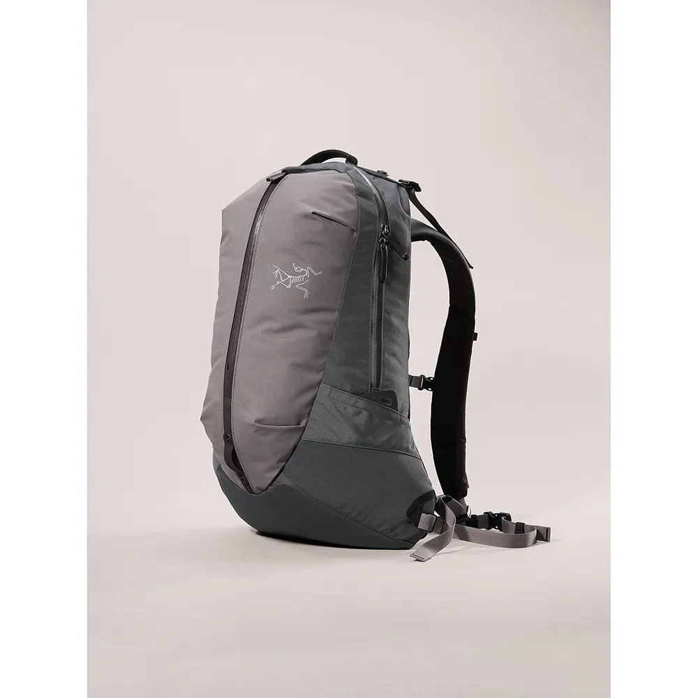 【Arcteryx 始祖鳥官方直營】Arro 22L 多功能背包(烏雲灰)