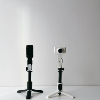 【MAGIPEA】美極品AI跟拍三腳穩定器 自拍棒(附補光燈版 360度無死角環繞AI跟拍)