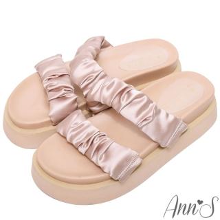 【Ann’S】二代彈力厚底Plus+奢華緞面抓皺一字涼拖鞋5cm(杏)
