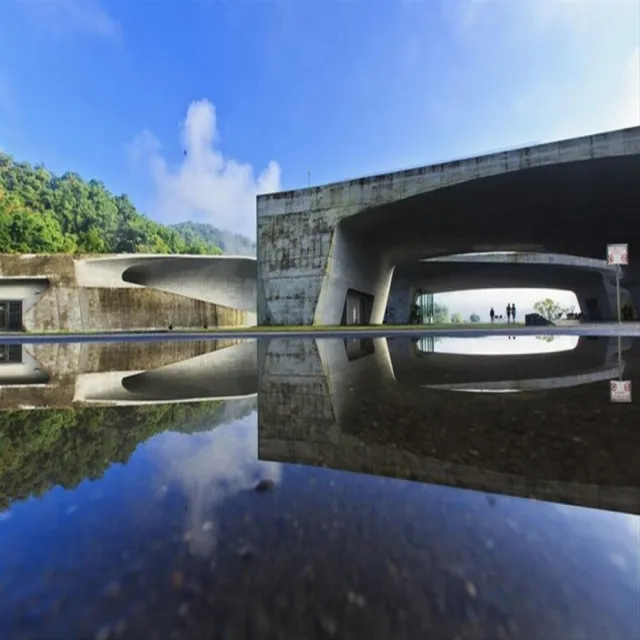 【吉航旅遊】台版羅浮宮攀登竹山天梯藝術國度福容徠旅俯瞰太極峽谷仰望青龍瀑布一泊三食二日