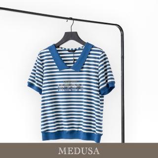 【MEDUSA 曼度莎】現貨-藍色小翻領水鑽橫紋針織上衣（M-2L）｜女上衣 女休閒上衣(301-52201)