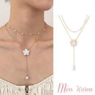 【MISS KOREA】浪漫優雅彩釉山茶花珍珠吊墜雙層鍊設計項鍊(珍珠項鍊 雙層項鍊)
