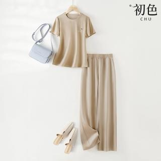 【初色】刺繡圓領短袖T恤上衣女上衣+素色鬆緊腰休閒褲寬褲長褲套裝-卡其色-36014(M-3XL可選)