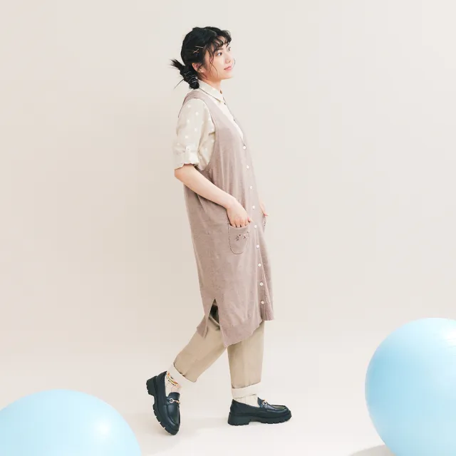 【Dailo】貓咪繡花口袋大V領長版開襟無袖針織背心(杏 駝 灰/魅力商品)