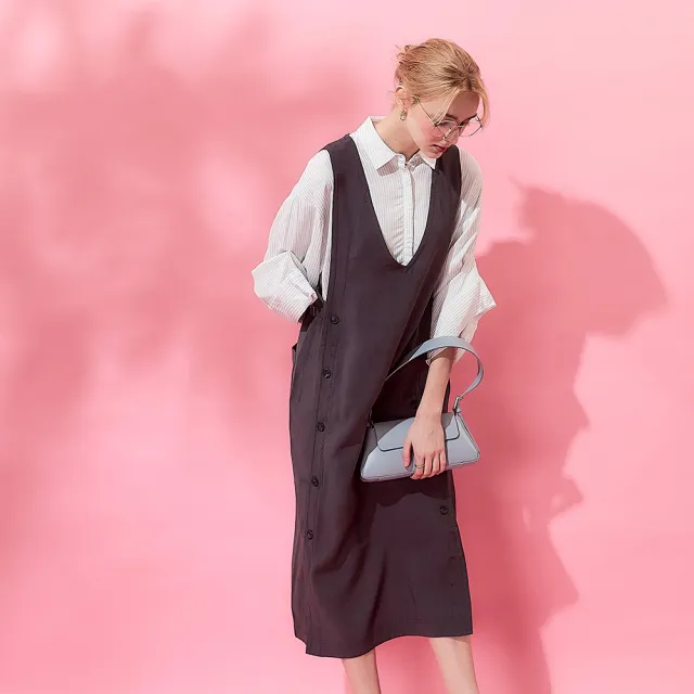 【ICHE 衣哲】Cop.Copine 無印簡約雙排扣設計大V造型長洋-兩色(灰)