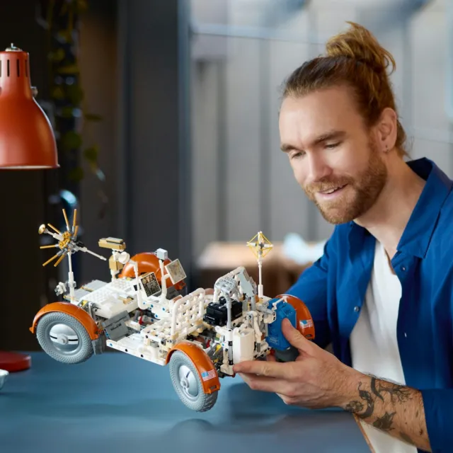 【LEGO 樂高】科技系列 42182 NASA 阿波羅月球車－LRV(太空模型 STEM科學教育 禮物 居家擺設)