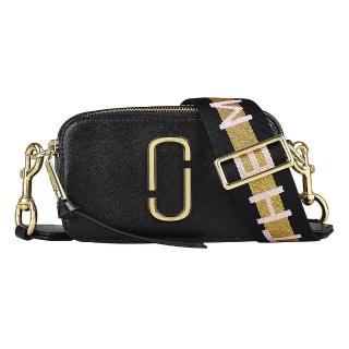 【MARC JACOBS 馬克賈伯】MARC JACOBS THE SNAPSHOT拉鍊防刮牛皮撞色斜揹包(黑x白x鐵灰x黃底粉字背帶)