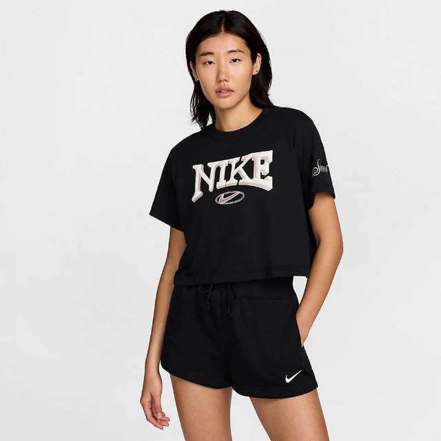 【NIKE 耐吉】上衣 女款 短袖上衣 運動 AS W NSW SS TEE OC VARZITY 黑 FZ2856-010