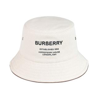 【BURBERRY 巴寶莉】BURBERRY刺繡字母LOGO設計棉質結合小羊皮漁夫帽(奶糖白)