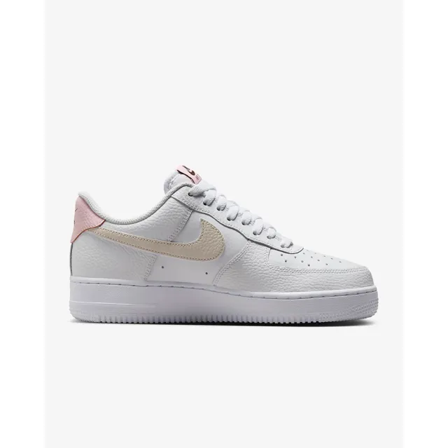 【NIKE 耐吉】運動鞋 休閒鞋 女鞋 男鞋 W AIR FORCE 1 07 白 粉 小勾 雙勾 AF1 低筒 荔枝皮(HF9992100)