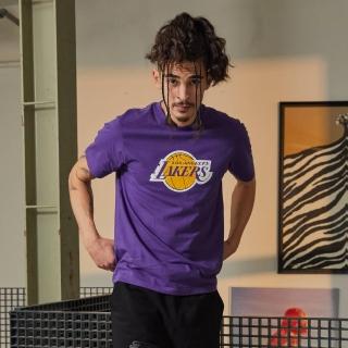 【NBA】NBA 基本版 隊徽印刷 短袖上衣 湖人隊 紫色(3425103192)