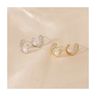 【OB 嚴選】弧形水滴鋯石貝珠925銀針耳環 《XA393》
