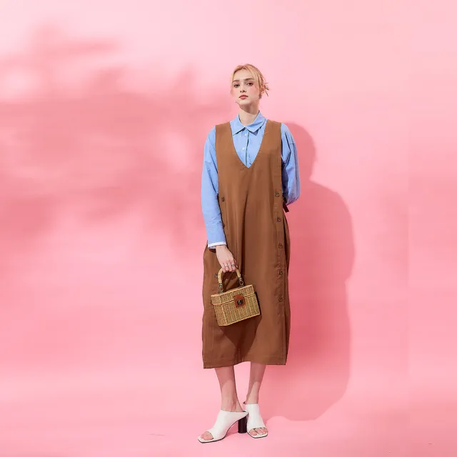 【ICHE 衣哲】Cop.Copine 無印簡約雙排扣設計大V造型長洋-兩色(褐)