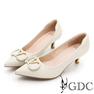 【GDC】羊皮V型釦飾都會俐落尖頭低跟包鞋-米白(414759-10)