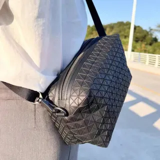【LEEHER】雙11 女包/包包/攜便包/防水包 側背包/情侶包包/菱格包包/幾何造型包/小馬鞍包/斜背 