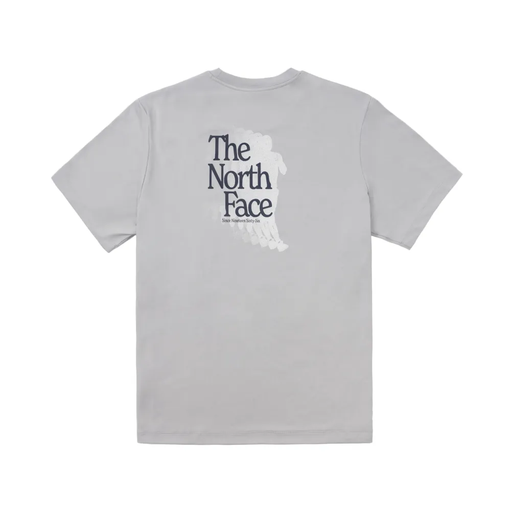 【The North Face 官方旗艦】北面男款灰色UPF防曬奔跑印花短袖T恤｜89ZZA0M(抗UV/排汗衫)