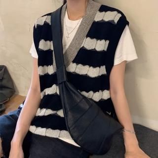 【MoonDy】包包 包包女 黑色包包 餃子包 牛角包 肩揹包 斜揹包 斜挎包 2022新款 復古 高階感 腰包 休