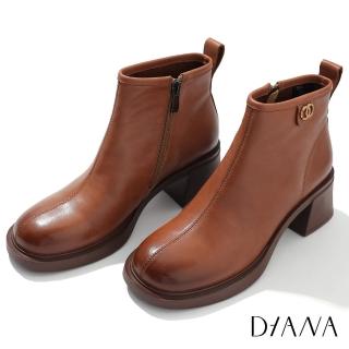 【DIANA】6 cm 軟牛皮金屬飾扣中高跟短靴(咖啡)