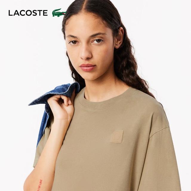 【LACOSTE】女裝-Oversize水洗效果徽章短袖T恤(卡其色)