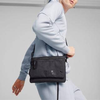 【PUMA】側揹包 FWD Shoulder Bag 黑 多夾層 可調背帶 斜揹包09025101(原廠出貨、2024Q3新品)