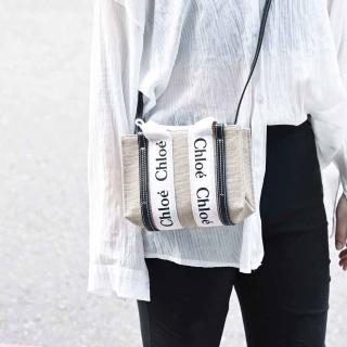 【Chloe’ 蔻依】Woody Mini 經典品牌LOGO織帶個性帆布小手提包兩用包(深藍邊)