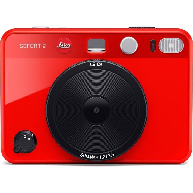 Leica徠卡 SOFORT Leica 徠卡 SOFORT 拍立得相機,結合經典徠卡設計與即時沖印樂趣,採用定焦鏡頭捕捉高品質影像,2.5~2.9吋固定式螢幕輕鬆取景。支援microSD儲存,USB充電方便攜帶,尺寸122.9x43.8x86.95mm僅320g輕盈,顏色選擇黑色、白色、紅色。公司貨提供12個月保固,完美適合攝影愛好者追求復古風格的拍立得體驗。