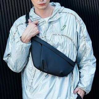 【MoonDy】包包 男包包 斜揹包 胸包 多功能包 防水包包 黑色包包 韓國男包 機能包 戰術包 大容量包包