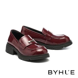 【BYHUE】簡約知性LOGO釦寬帶光感全真皮軟芯微Q底樂福厚底鞋(紅)