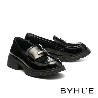【BYHUE】簡約知性LOGO釦寬帶光感全真皮軟芯微Q底樂福厚底鞋(黑)