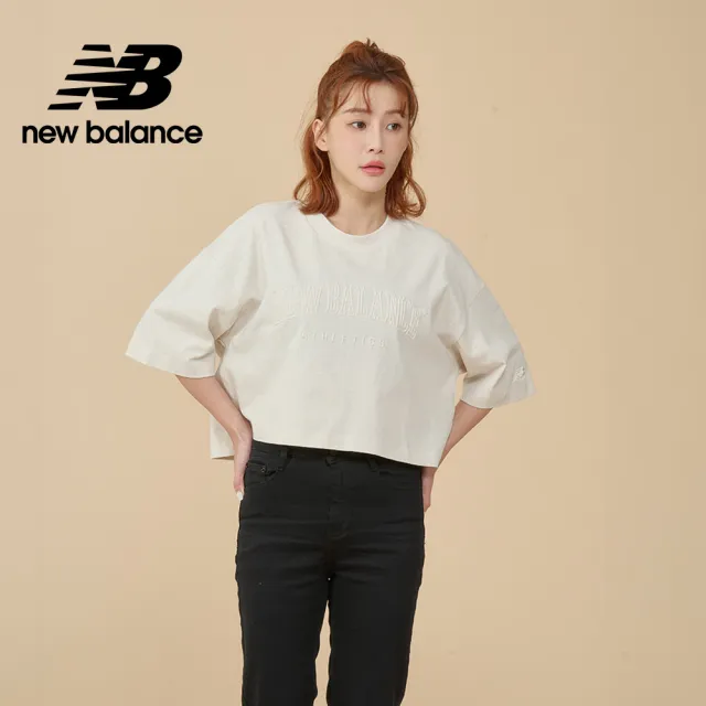 【NEW BALANCE】NB 鋼印LOGO短版上衣_女性_米白/綠色任選_WT43519LIT_WT43519NWG(美版 版型偏大)