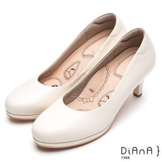 【DIANA】輕彈OL舒適7公分圓頭制鞋-漫步雲端布朗尼美人款(米)