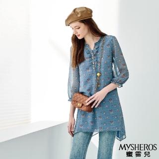 【MYSHEROS 蜜雪兒】雪紡長版造型上衣 半排釦荷葉領 碎花花邊縮口袖(灰藍)