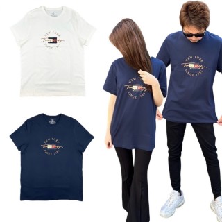 【Tommy Hilfiger】Tommy Hilfiger 簡約休閒棉質 1985印刷LOGO字樣 短袖T恤上衣 米白色(美國進口平行輸入)