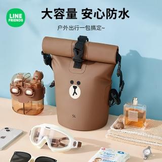 【LINE FRIENDS】熊大10升單肩手提防水袋 戶外運動游泳防水圓筒包 10L(防水揹包 附肩背帶)
