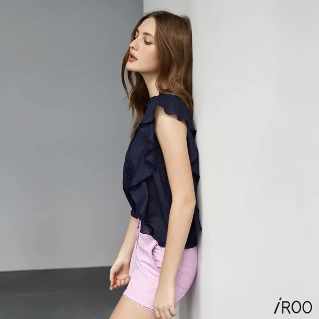 【iROO】蕾絲花瓣邊飾短褲
