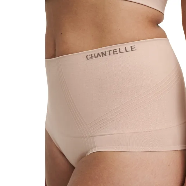 【Chantelle 仙黛爾】Smooth Comfort.修飾高腰內褲 S-XL 膚色.10U70_00Q(雙層超柔纖彈性織布修飾線條.無痕)