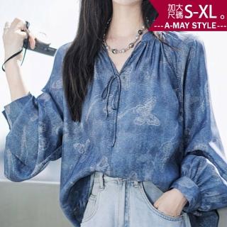 【Amay Style 艾美時尚】中大尺碼女裝 襯衫 復古藍渲染印花設計V領燈籠袖上衣。S-XL(藍.預購)