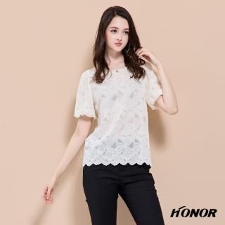 【HONOR 山形屋】珍珠領飾雕花微透膚上衣-米白