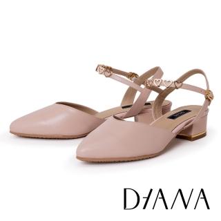 【DIANA】4.5 cm質感羊皮心型水鑽金屬釦飾尖頭穆勒跟鞋(粉色)
