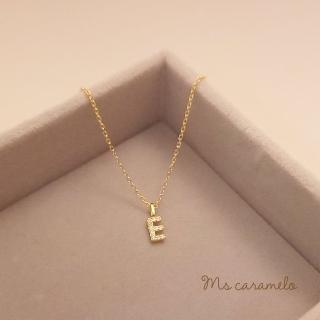 【焦糖小姐 Ms caramelo】925純銀鍍K黃 英文字母E 項鍊(英文字母項鍊)