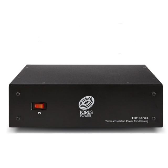 Torus Power TOT MAX 是專業級立體聲電源供應器,採用黑色系設計,尺寸精巧僅318×101×369mm,重量22.72公斤,適合110V電源環境。產地中國,無WiFi與藍芽功能,專注純淨電力傳輸,提供1年保固,確保音響系統穩定效能。理想選擇給音響愛好者,提升裝置表現。 Torus Power TOT MAX